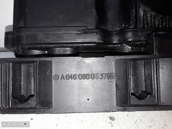 Inlaatspruit Mercedes W639 OM646 A6460900837 image 3