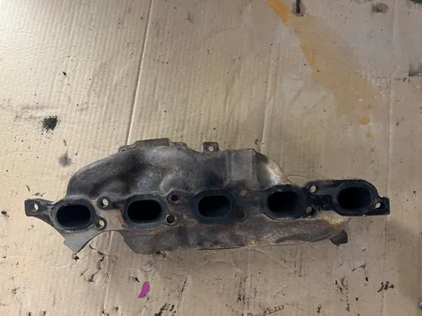 Colector de escape Volvo 2.0T/2.4T OEM 9207888 image 3