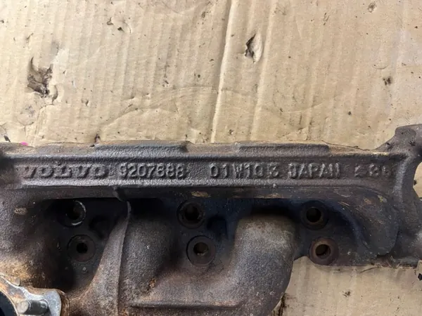 Colector de escape Volvo 2.0T/2.4T OEM 9207888 image 4