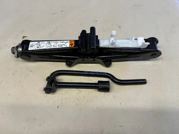 Cric automobile Ford OE EA69-17A078-AA pour Focus MK4/Fiesta image 2