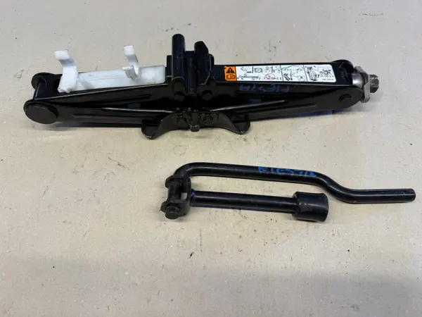 Cric automobile Ford OE EA69-17A078-AA pour Focus MK4/Fiesta image 4