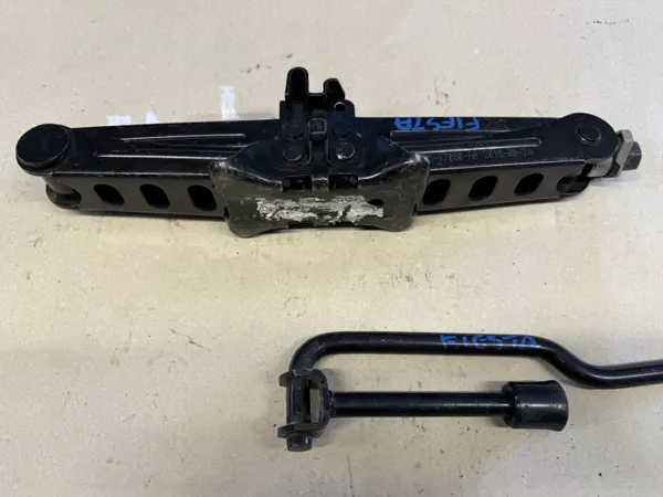 Cric automobile Ford OE EA69-17A078-AA pour Focus MK4/Fiesta image 6
