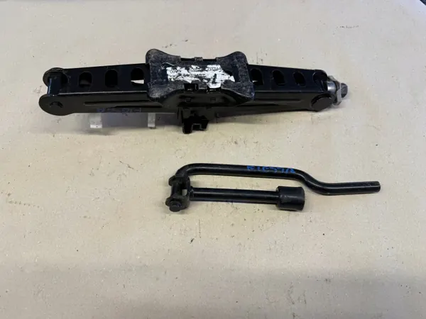 Cric automobile Ford OE EA69-17A078-AA pour Focus MK4/Fiesta image 7