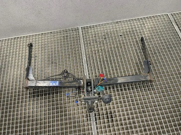 Kit attelage Audi Q3 8U OEM TVW3746601 - Occasion image 5