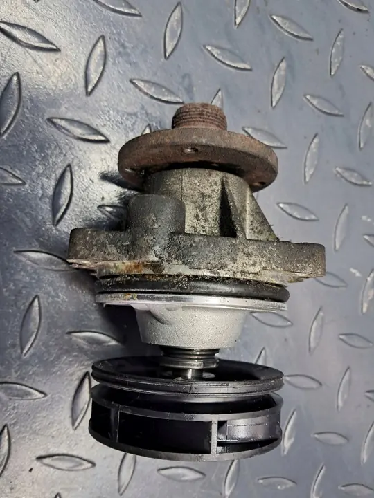 Vattenpump BMW E53 X5 E60 E83 X3 1731741 image 5
