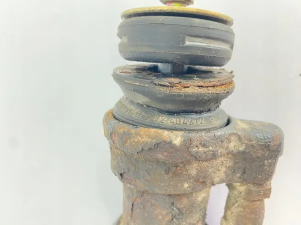 Hydraulischer Hinterachsdämpfer OEM 1243202413 Mercedes W124 image 6