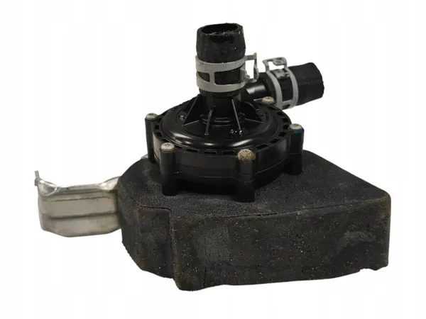 Pompe à eau Tesla OEM 106747300H - État utilisé image 3