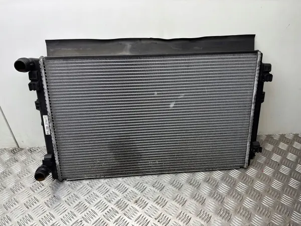 Skoda OE 5Q0121251GD Chłodnica, układ chłodzenia silnika image 2