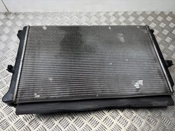 Skoda OE 5Q0121251GD Chłodnica, układ chłodzenia silnika image 3