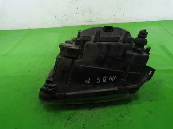 AUDI A4 B5 Faro Derecho 8D0941030B image 3