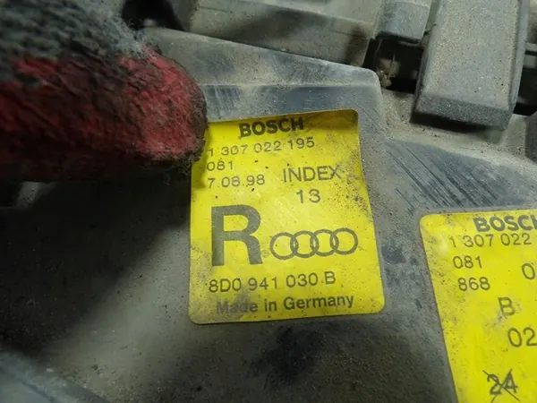 AUDI A4 B5 Faro Derecho 8D0941030B image 5