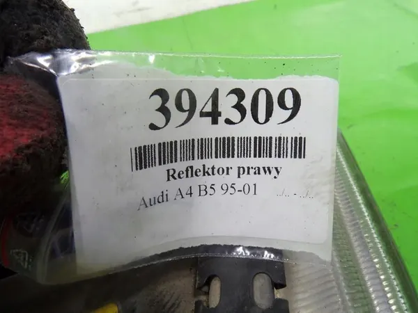 AUDI A4 B5 Faro Derecho 8D0941030B image 7
