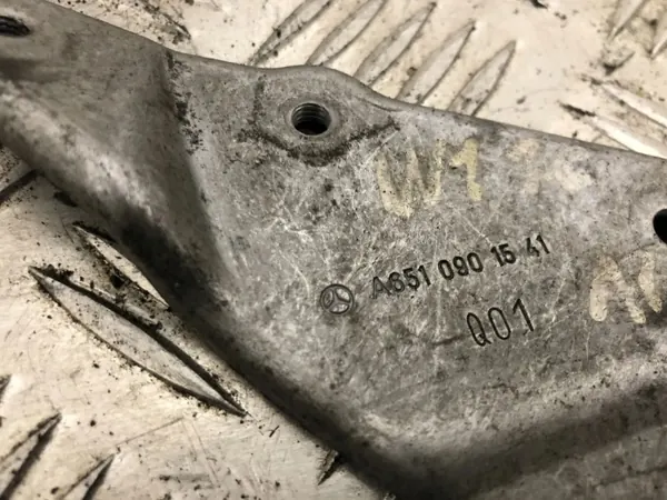 Bränslepumpsfäste OEM A6510901541 för Mercedes-Benz image 8