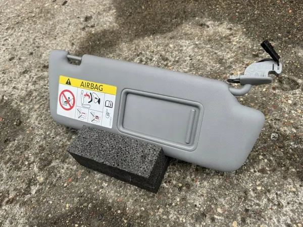 Visor Audi A3 8V OEM 8V0857552 - Lado direito image 3