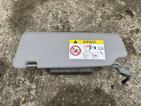 Visor Audi A3 8V OEM 8V0857552 - Lado direito image 4