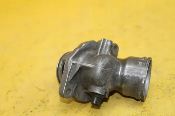 Termostatkåpa Mercedes W211 3.5B A2722000115 image 2