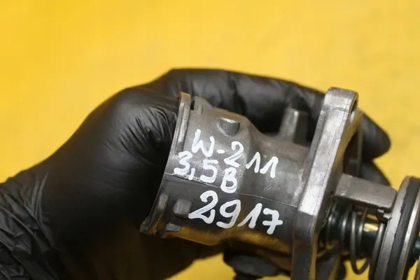 Termostatkåpa Mercedes W211 3.5B A2722000115 image 7