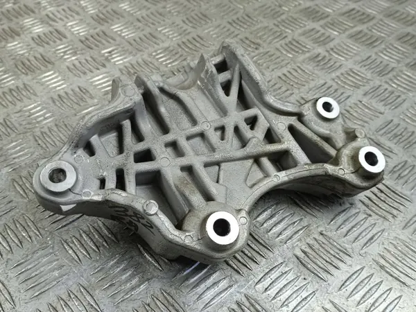 Oikea kiinnitystyyny OEM 68271532AC Wrangler JL image 4
