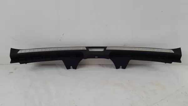 Volvo XC90 II Bakre Bältesskydd OEM 31377855 image 2