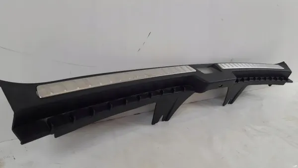 Volvo XC90 II Bakre Bältesskydd OEM 31377855 image 3