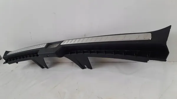Volvo XC90 II Bakre Bältesskydd OEM 31377855 image 5