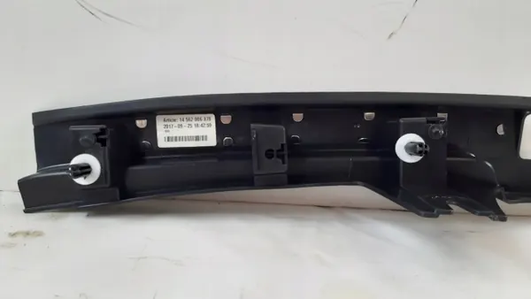 Volvo XC90 II Bakre Bältesskydd OEM 31377855 image 6
