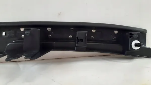 Volvo XC90 II Bakre Bältesskydd OEM 31377855 image 7