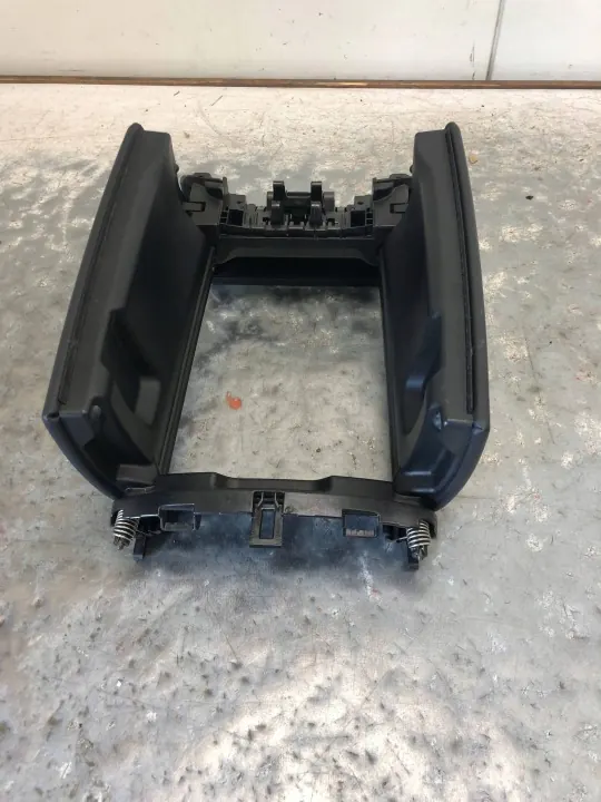 Reposabrazos túnel piel OEM 2056800096 Mercedes W205 image 6
