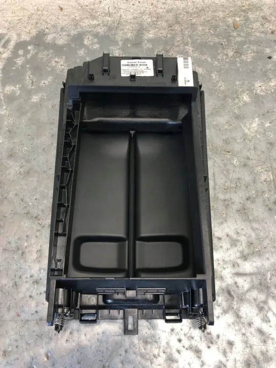 Reposabrazos túnel piel OEM 2056800096 Mercedes W205 image 7