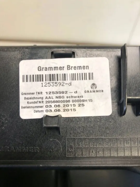 Reposabrazos túnel piel OEM 2056800096 Mercedes W205 image 8