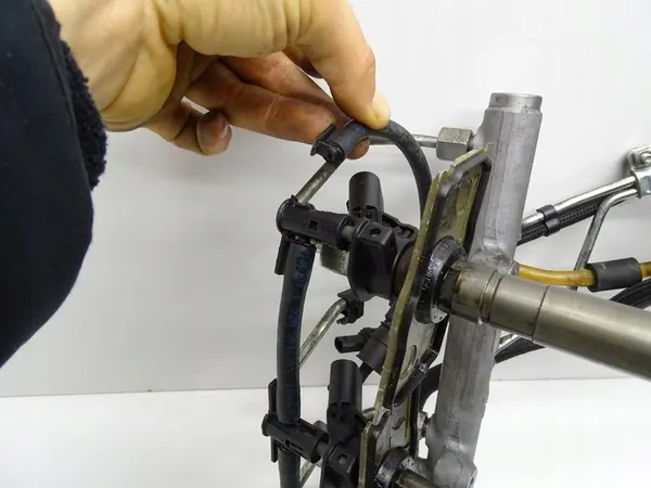 Sistema di iniezione carburante 3.0 TDI Audi A4 B8 A5 8T A6 C6 OEM image 7