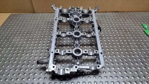 Couver de cames droit OEM 06E109102AT pour Audi V6 image 4