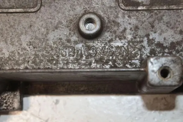 Kamföljarhölje OEM 06B103469N för VW Passat B5 image 3