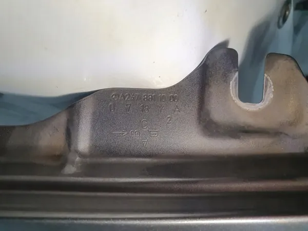 MERCEDES W247 Rechter vorderer Kotflügel OEM Teil image 5