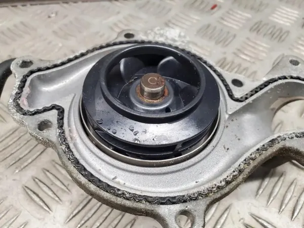 Pompe à eau Audi Q5 SQ5 OEM 06M013D - Occasion image 5