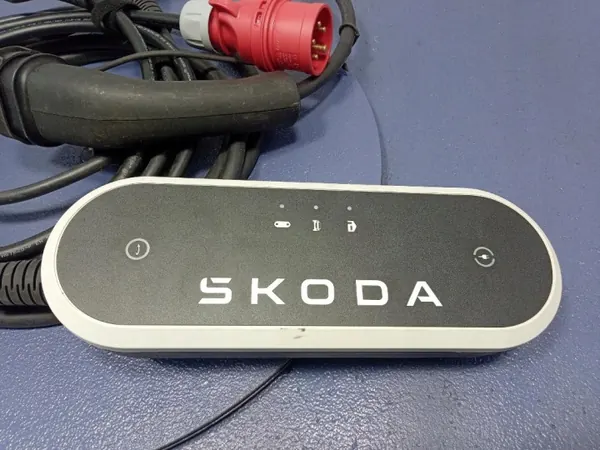 Skoda Acculader OEM 5LA971675C - Gebruikt image 10
