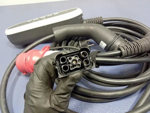 Skoda Acculader OEM 5LA971675C - Gebruikt image 7