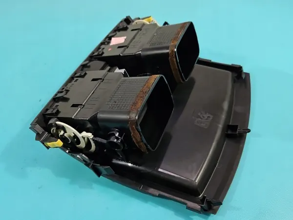Toyota Auris I Mittel-Luftauslassgitter OEM 55670-02130 image 8