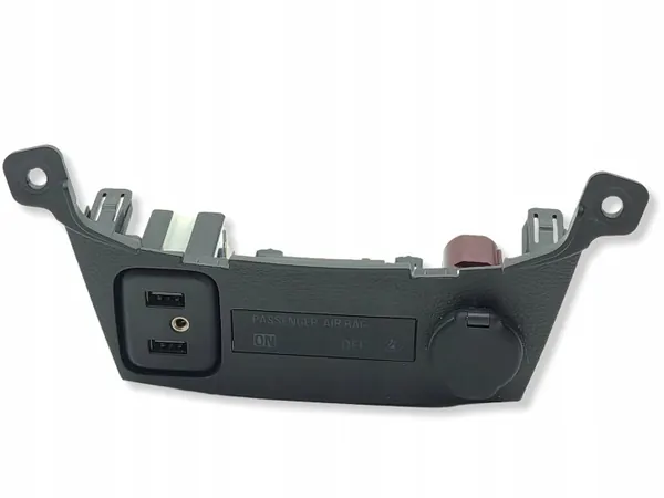 12V-pistorasia Chevrolet Trax 2019 OEM 42599068 Etu image 3
