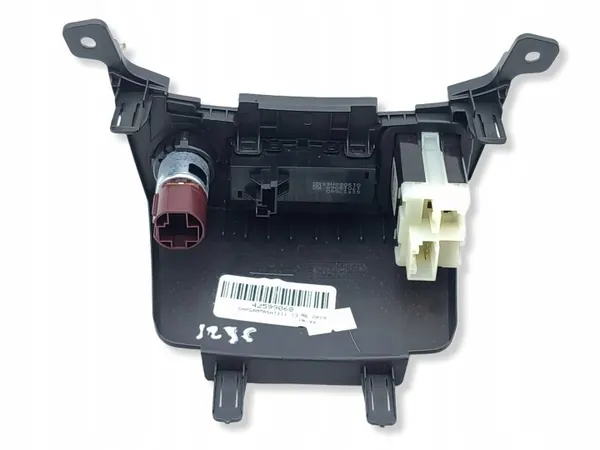 12V-pistorasia Chevrolet Trax 2019 OEM 42599068 Etu image 5