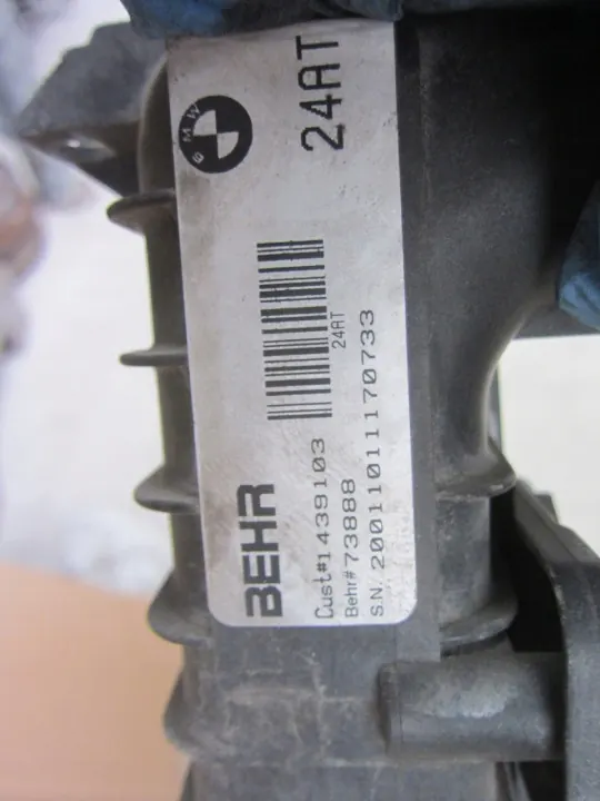 BMW X5 E53 3.0B M54 CHŁODNICA WODY PŁYNU 1439099 17101439099 image 7
