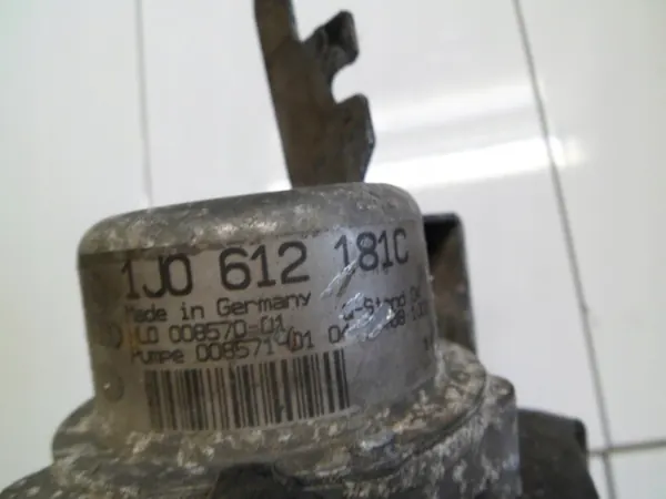 VW GOLF V 2.0FSI Remvacuum Pomp 1J0612181C image 2