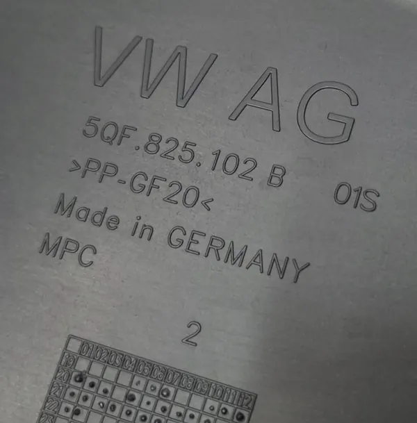 Audi Q3 II oikea aluspeite OEM 5QF825102B image 6