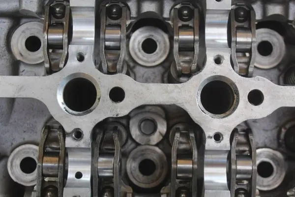 Renault Zylinderkopf OEM 110422959R Gebraucht image 9