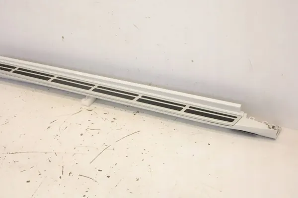 BMW X7 G07 LCI Moldura lateral direita OEM 7468102 image 3