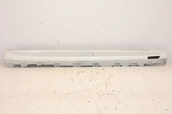 BMW X7 G07 LCI Moldura lateral direita OEM 7468102 image 4