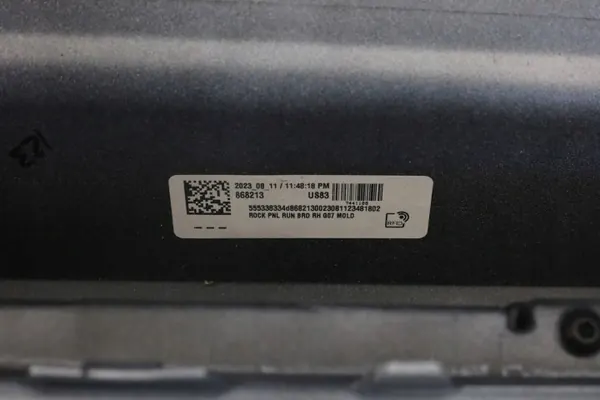 BMW X7 G07 LCI Moldura lateral direita OEM 7468102 image 6