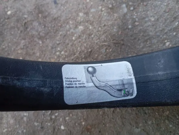 Crochet de remorquage VW Golf Plus OEM 1K0803881 image 10