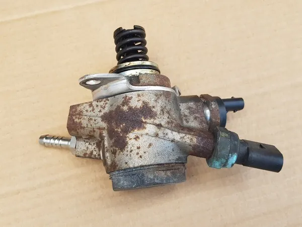 Polttoainepumppu - 2.8 FSI - 3.2 FSI / Audi A6 C6 - 06E127025M image 5