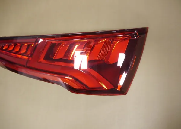 AUDI Q5 80A LUZ TRASERA LED DERECHA image 2